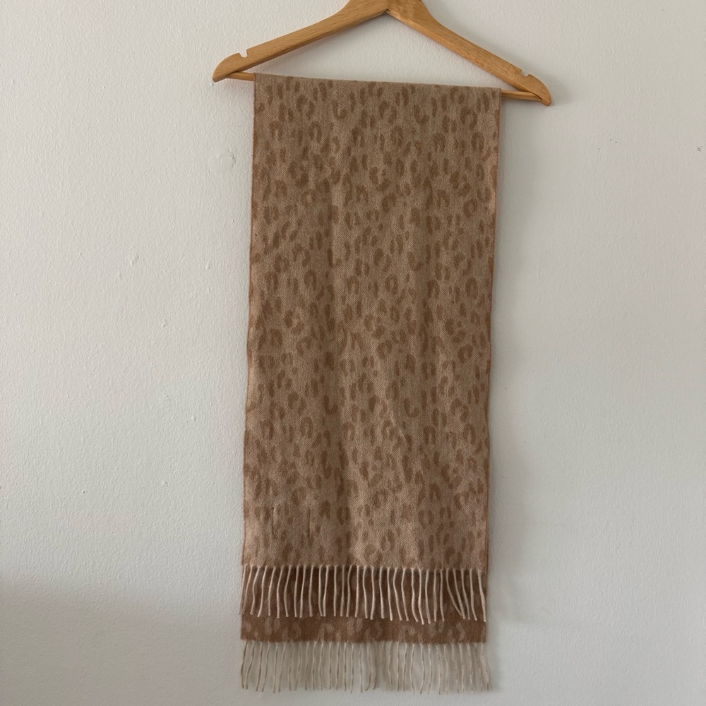 Meg Cohen 100% Cashmere Animal Print Fringe Rectangle Scarf Beige Brown